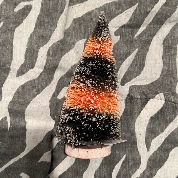 Halloween Bottle Brush Tree - Picture 1 of 3